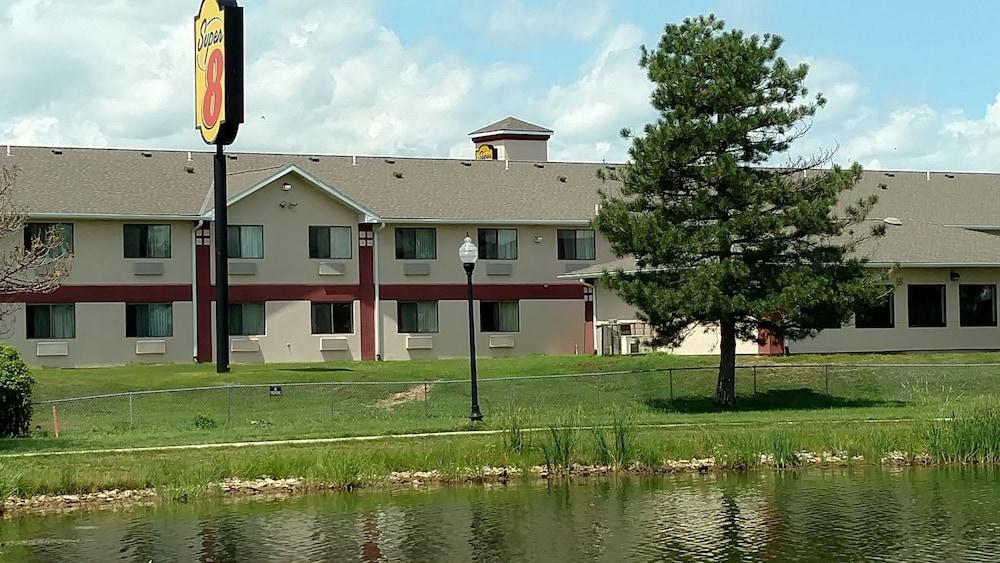 Super 8 By Wyndham Omaha Eppley Airport/Carter Lake Exterior photo