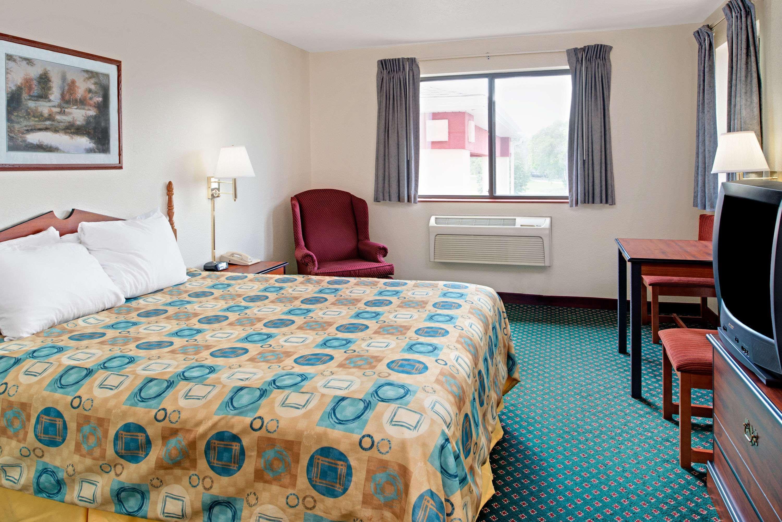 Super 8 By Wyndham Omaha Eppley Airport/Carter Lake Exterior photo