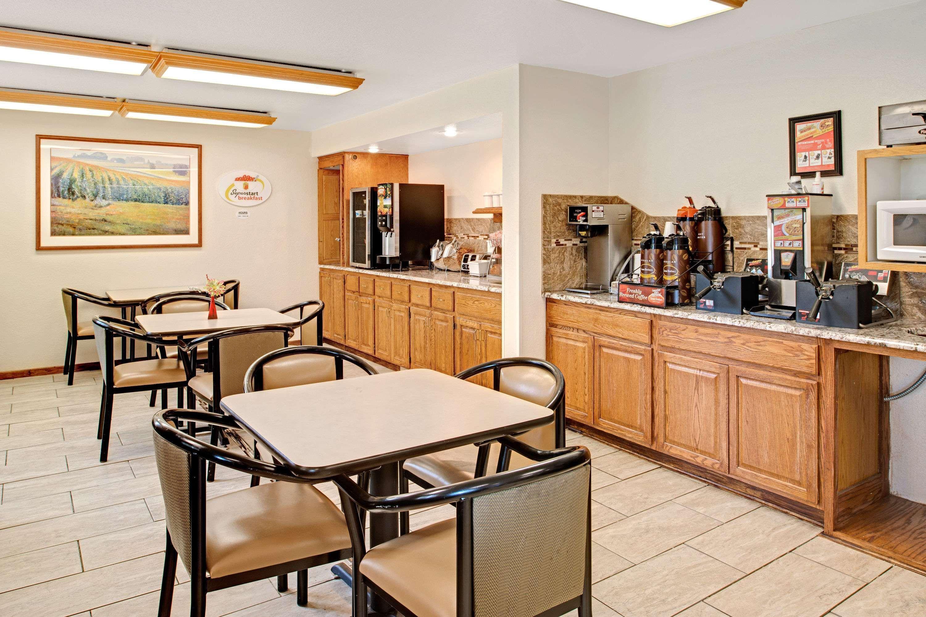 Super 8 By Wyndham Omaha Eppley Airport/Carter Lake Exterior photo