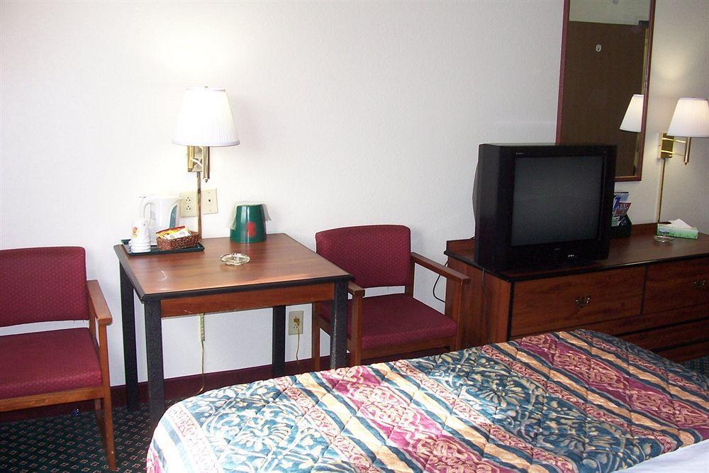 Super 8 By Wyndham Omaha Eppley Airport/Carter Lake Exterior photo