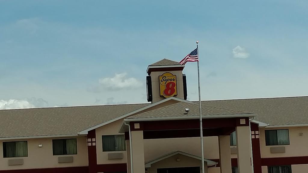 Super 8 By Wyndham Omaha Eppley Airport/Carter Lake Exterior photo