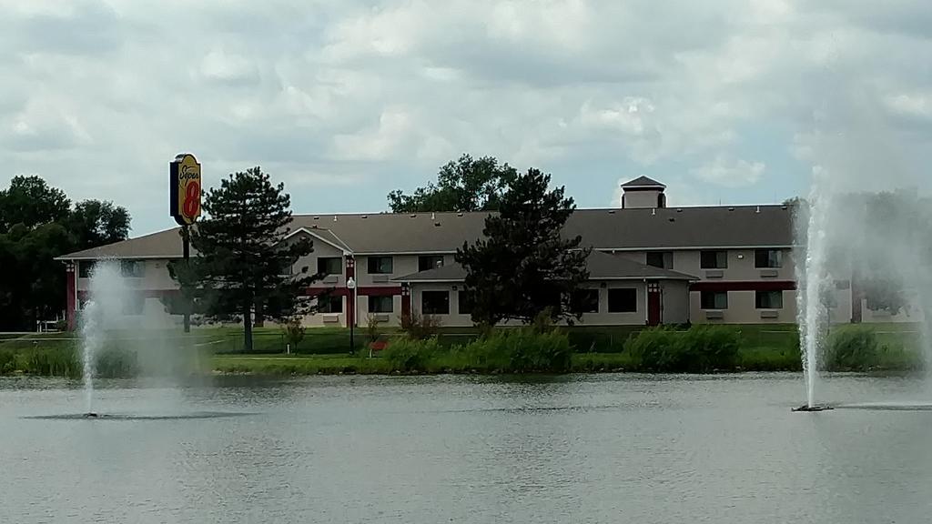Super 8 By Wyndham Omaha Eppley Airport/Carter Lake Exterior photo