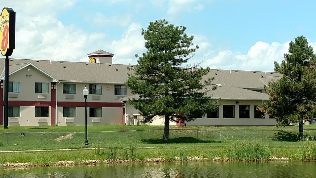Super 8 By Wyndham Omaha Eppley Airport/Carter Lake Exterior photo
