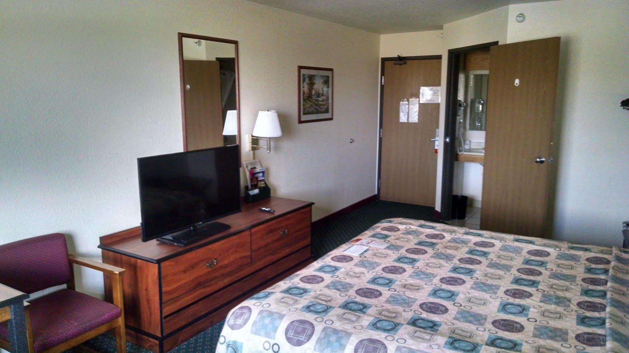 Super 8 By Wyndham Omaha Eppley Airport/Carter Lake Exterior photo